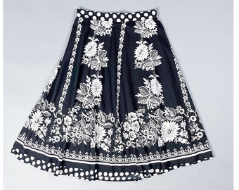 Vintage Circle Skirt | Black & White Floral Patterned Flowy Midi Skirt | Size Medium