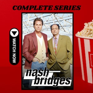 Può includere: Immagine promozionale per la serie televisiva "Nash Bridges". L'immagine presenta due uomini in abito, con il titolo dello show in un font stilizzato. Un secchio di popcorn è sulla destra e le parole "COMPLETE SERIES" sono in alto.