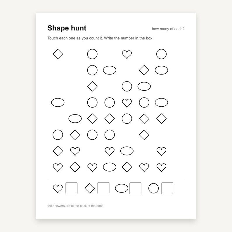 Puede incluir: Una hoja de trabajo educativa blanca titulada Shape hunt con instrucciones para contar formas. Presenta filas de c&iacute;rculos, diamantes, corazones y &oacute;valos con contorno negro. Abajo, hay cuatro casillas vac&iacute;as junto a cada forma para anotar.