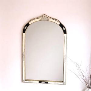 Elegant Wall Mirror for Home Decor – Modern Round/Rectangular Design