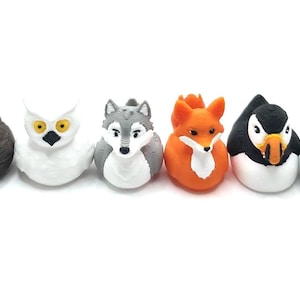 Paquete de mini patos para cruceros por Alaska / Mini patos de 2,5 cm / 10 diseños únicos / Patos para cruceros a granel / Pato Iceberg que brilla en la oscuridad / Patos con forma de animales de Alaska imagen 4