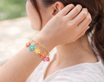 Crochet Flower Bracelet Pattern - Summer Bloom Floral Charm Bracelet - Beginner Friendly DIY Crochet Jewelry Tutorial