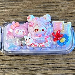 Soporte/base para teléfono con accesorio de Hello Kitty y espejo