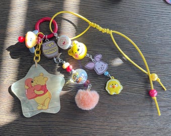 Dije de bolso con forma de estrella de Winnie the Pooh con dijes acrílicos y pompón