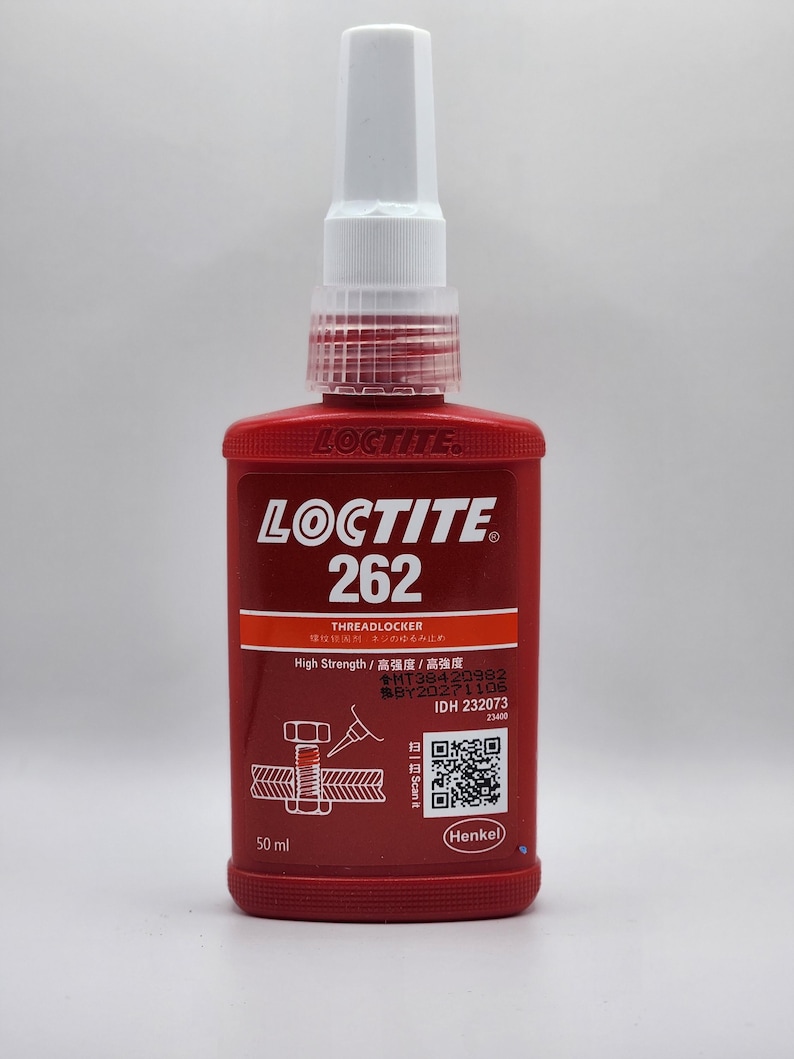 以下が含まれることがあります： 白いキャップが付いた赤いLoctite 262スレッドロッカーボトル。ラベルにはLoctiteのロゴ、製品情報、QRコードが含まれています。ボトルには50mlのスレッドロッカーが含まれています。