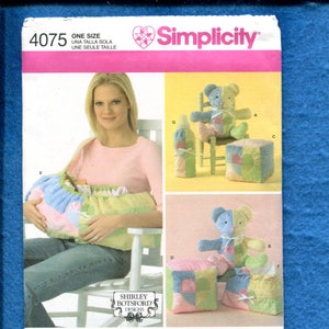 Patrón de osito de peluche para portabebés Simplicity 4075 SIN CORTAR
