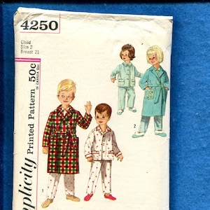 1960&#39;s Simplicity 4250 Retro Kids Robes & Pajamas Pattern Size 2