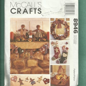 McCalls 8946  Gingerbread Men Women & Kids Home Holiday Decor UNCUT