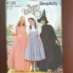 Einfachheit 4136 Zauberer von Oz Kostüme für Erwachsene Dorothy Glinda und The Wicked Witch of the West Größen 6 bis 12 ungeschnitten