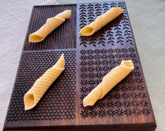 Handmade Walnut Gnocchi Board – 4-Pattern Garden Design Pasta Tool