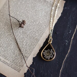 Flower neckalace, botanical jewlery, terrarium jewlery