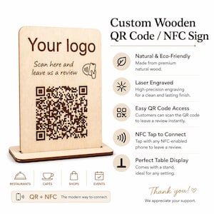 Könnte beinhalten: Benutzerdefiniertes Holzschild mit QR-Code und NFC. Es zeigt den Text "Your logo" und "Scan here and leave us a review". Das Schild aus Naturholz enthält einen QR-Code und Symbole für Restaurants, Cafés, Geschäfte und Veranstaltungen.