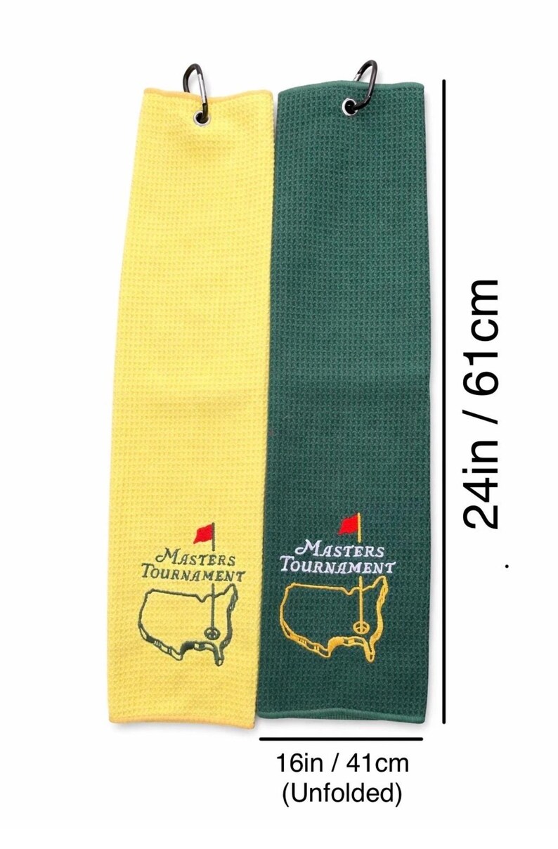 Puede incluir: Dos toallas de golf, una amarilla y otra verde, con el logo del Masters Tournament. Cada toalla mide 61 cm de largo y 41 cm de ancho desplegada. Las toallas tienen un lazo met&aacute;lico para colgar.