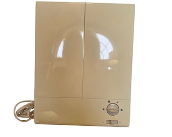 Specchio da trucco vintage illuminato Remington LM-8, pieghevole in tre sezioni, con 4 impostazioni di luce.