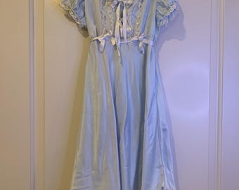 Camisón vintage para niña talla 2, color azul claro con ribete de encaje, años 30-40.