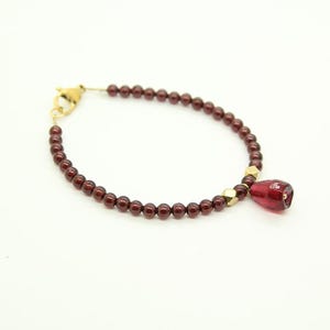 Bracciale persiano con melograno, gioielli con perline di granato, realizzati a mano in Francia.