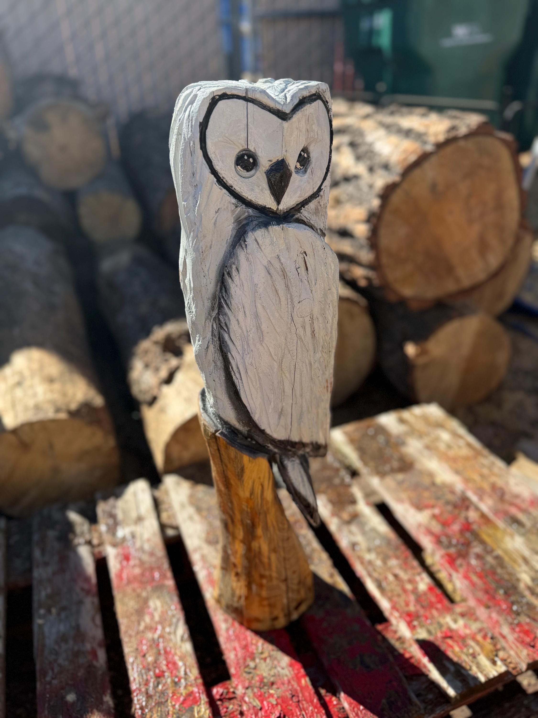 2ft Snow Owl Chainsaw Carving – Handmade Wood Owl Sculpture – Rustic Cabin Wildlife Deco