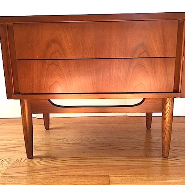 Mid Century Side Table, Dixie Nightstand, Walnut Side Table, Bedside Furniture, Modern Furniture, 1960s Bedroom Furniture Set, Side table,
