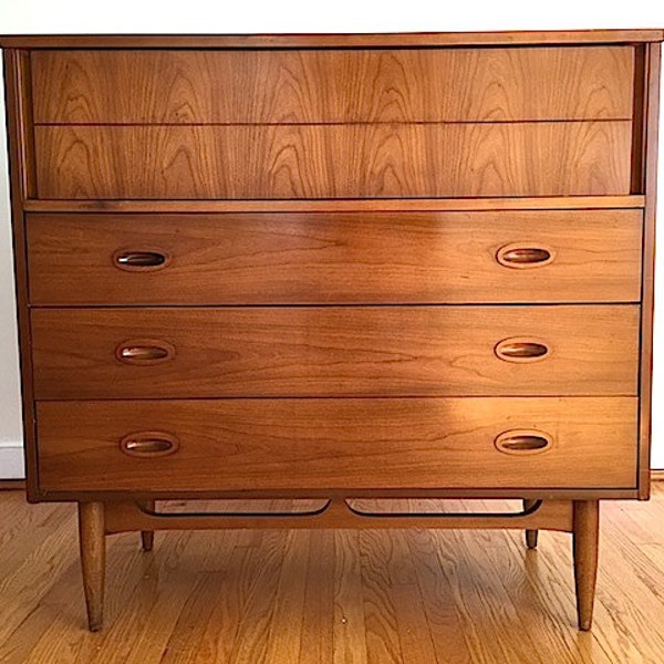 Mid Century Dresser, Dixie Dresser, Walnut Dresser, Highboy Dresser, Mid Century Modern Furniture, 1960s Bedroom Furniture Set, Dresser,