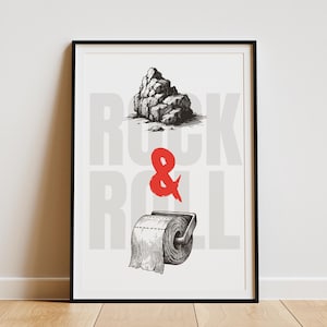 Puede incluir: Lámina enmarcada con marco negro. La impresión presenta una formación rocosa, una & roja y un rollo de papel higiénico. Las palabras "ROCK & ROLL" están impresas en gris detrás de las ilustraciones.