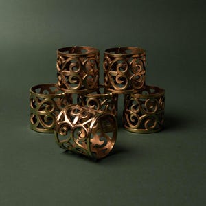Anillos para servilletas de latón vintage con filigrana y diseño calado para decoración de mesa - Juego de 6