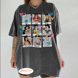 Camiseta de princesas Disney, camiseta de Elsa, Ariel, Bella, Rapunzel y Cenicienta, camiseta para viaje familiar a Disney, camiseta con estampado de princesas. Pepper/Charcoal