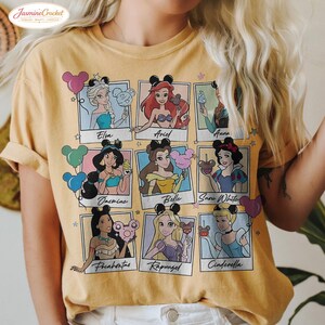 Camiseta de princesas Disney, camiseta de Elsa, Ariel, Bella, Rapunzel y Cenicienta, camiseta para viaje familiar a Disney, camiseta con estampado de princesas. Mustard ( Comfort )
