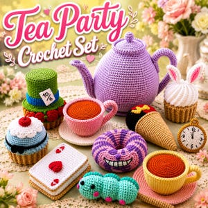 Puede incluir: Un juego de té de ganchillo con una tetera morada, cupcakes, tazas de té, una rosquilla y un reloj. El juego incluye un sombrero del Sombrerero Loco, una carta de juego y un helado. Las palabras "Tea Party Crochet Set" están en la parte superior.