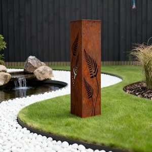 Columna de jardín de acero Corten: Escultura con macetero de diseño de helecho, elemento decorativo para exteriores.