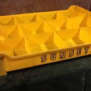 Carrier Farm Sunset Yellow Plastic Berry
