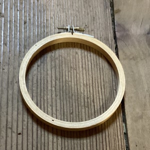 Embroidery Hoop Round 4” Vintage