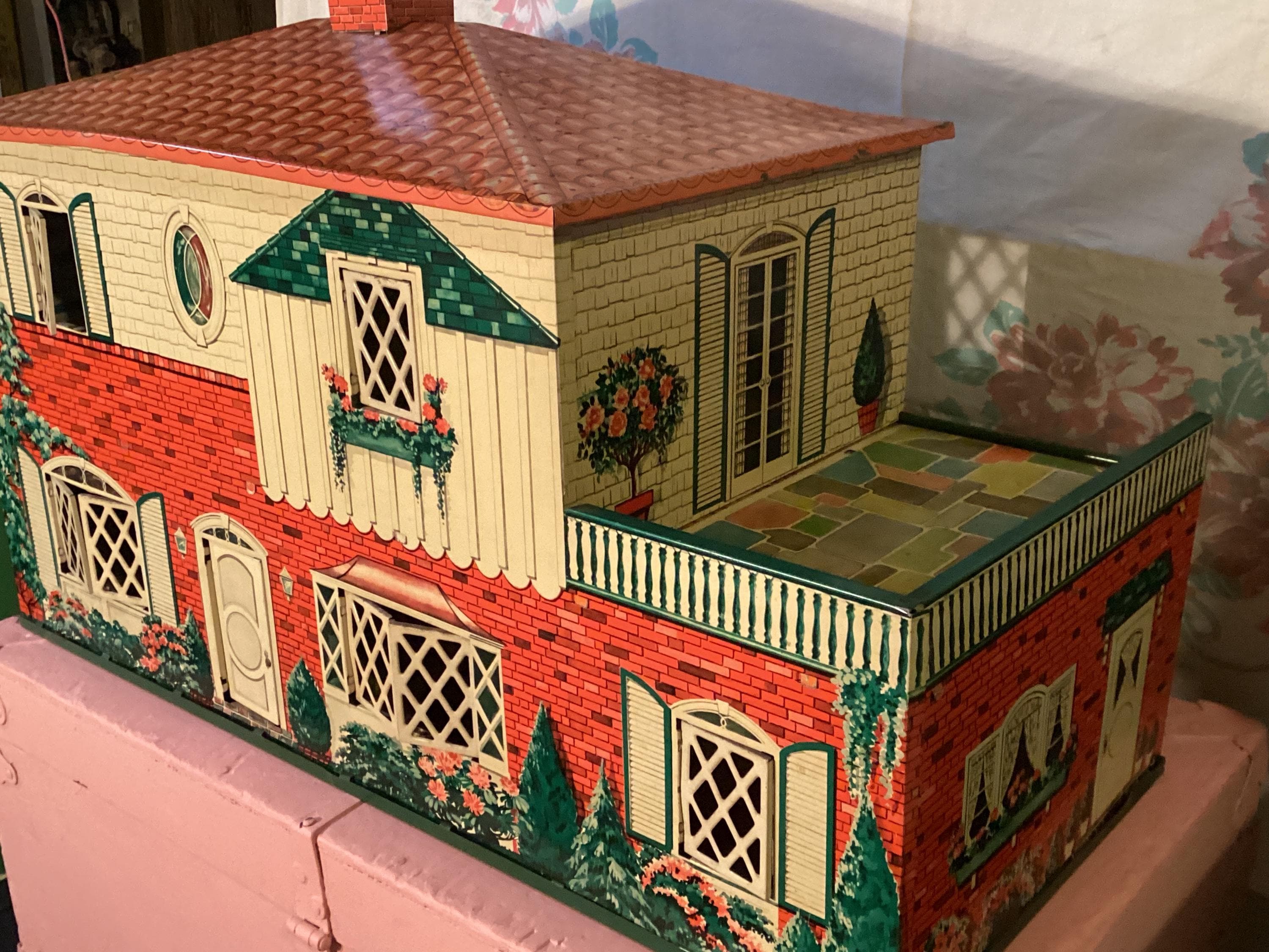 Decorated Antique Tin Doll House Doll House Plus Furniture Tin