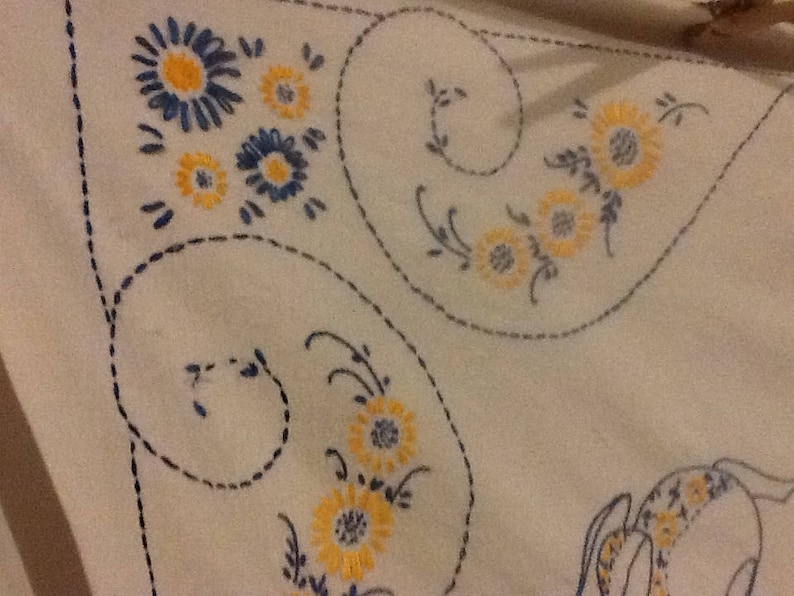 Tablecloth Embroidered Teapots Cup Saucer Vintge
