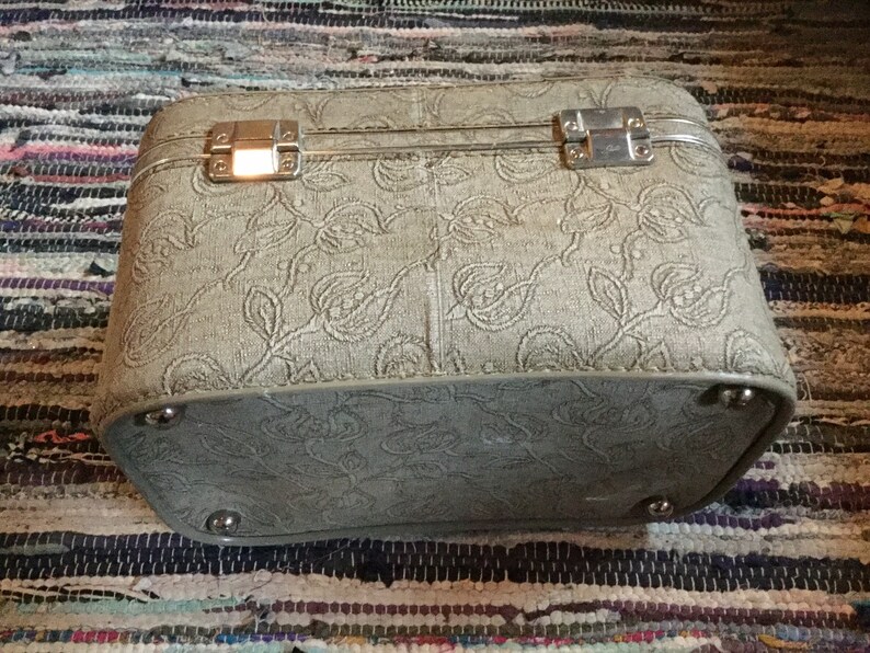 Train Case Makeup Sage Green Vintage silk Lined