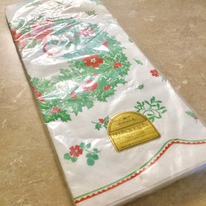 Wreath Hallmark Tablecloth Paper Decor