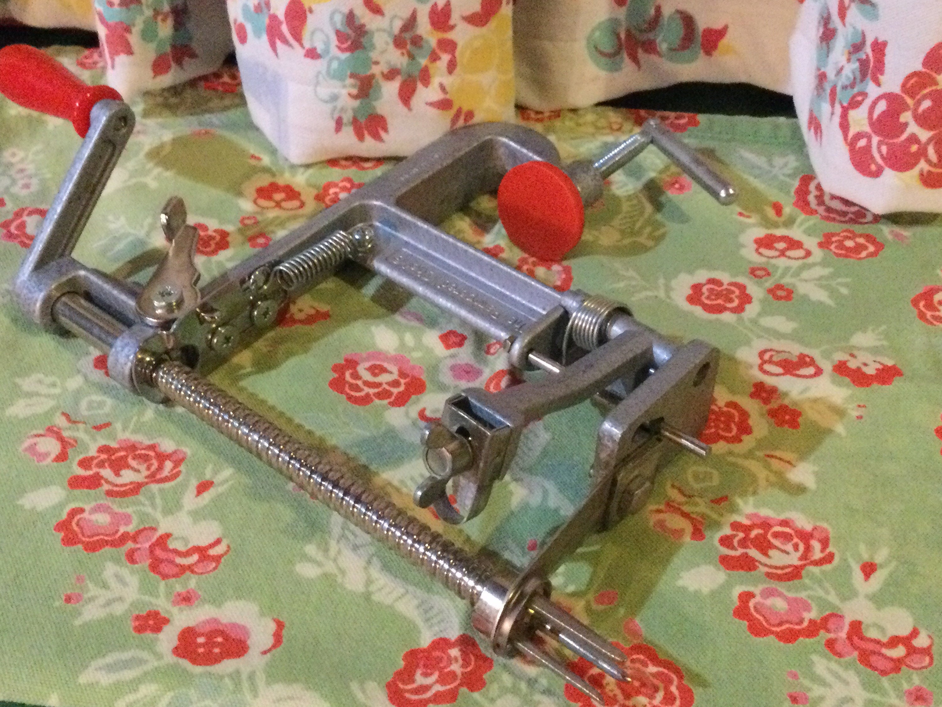  The Pampered Chef Apple Peeler/Corer/Slicer: Home