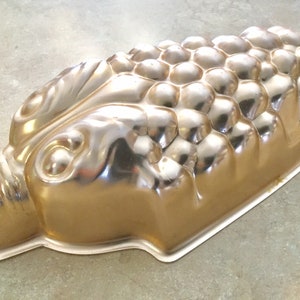 Mold Copper Grape Cluster Jello Vintage