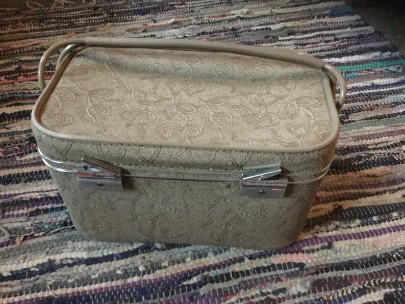 Train Case Makeup Sage Green Vintage silk Lined