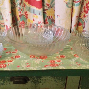 Salad Set Bowl Clamshell Frosted Glass Vintage
