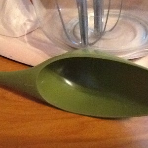 Retro Avacado Kitchen Scoop