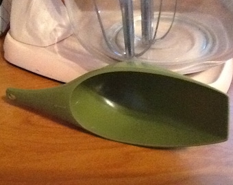 Retro Avacado Kitchen Scoop
