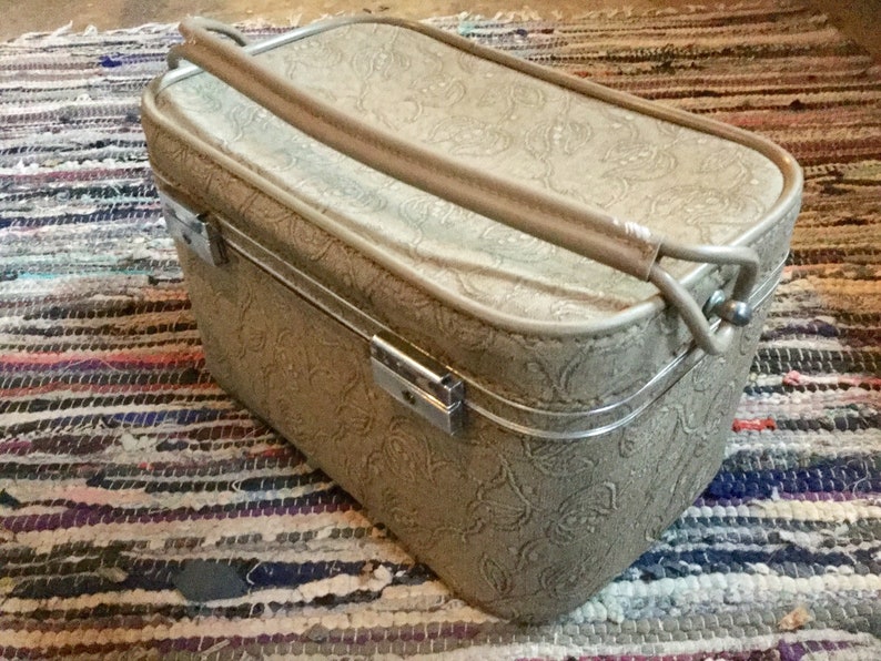 Train Case Makeup Sage Green Vintage silk Lined