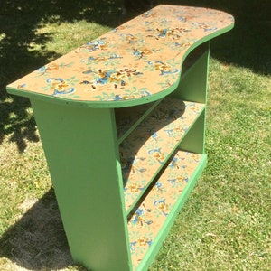 Cupboard Farmhouse Apple Green Linoleum Shelves