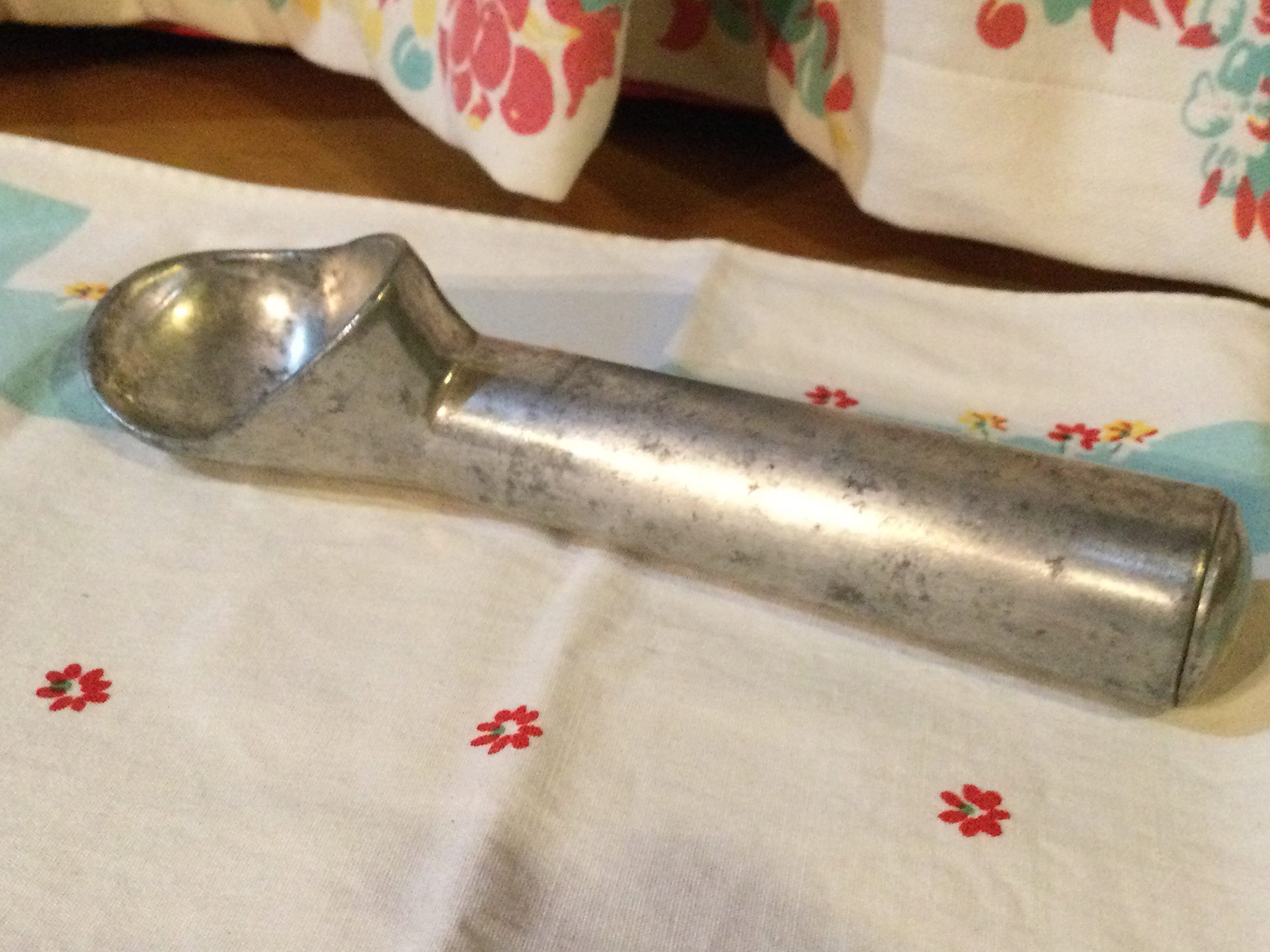 Vintage Metal Ice Cream Scoop With Flipper Press / Ice Cream