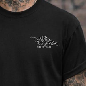 Doom Vibe-T-shirt met skelethand | Skelethand met sigaretten-T-shirt