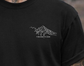 Camiseta Doom Vibe con mano de esqueleto / Camiseta con mano de esqueleto sosteniendo un cigarrillo