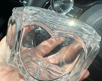 Vintage glasgodisfat med lock, hjärtformad handtag, pressad glasprydnadsask, Cottagecore-dekor