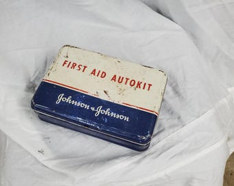 Scatola di latta per il kit di pronto soccorso Johnson & Johnson