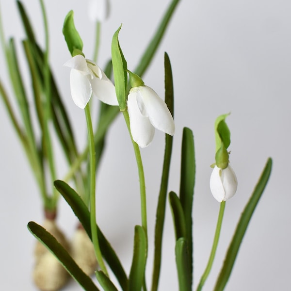 10" Faux Standing Snowdrop w/Bulb