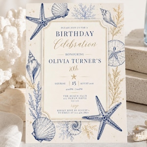 Plantilla editable de invitación de cumpleaños con temática costera, invitación de fiesta de cumpleaños con conchas marinas en la playa, azul marino y dorado, descarga digital.